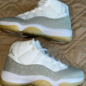 (Women's) Air Jordan 11 Retro 'Metallic Silver